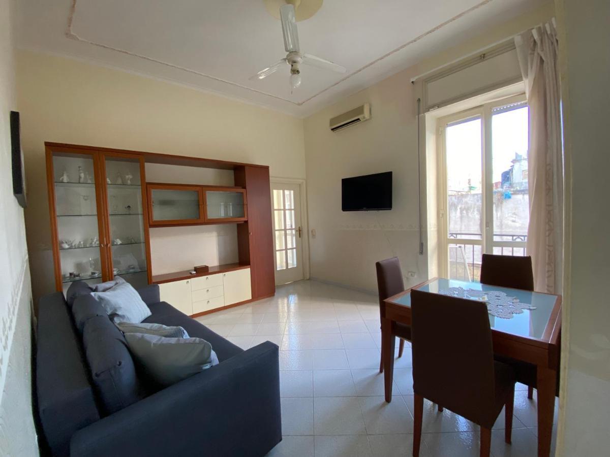 Avolina'S Apartment Napoli Bagian luar foto